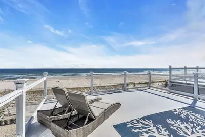 Image de Beautiful Newer Lavallette, Nj 4 Br Oceanfront Home