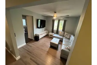 Image de fully Modern 3 bedroom 65\"smart tvs cable bluetooth speakers etc