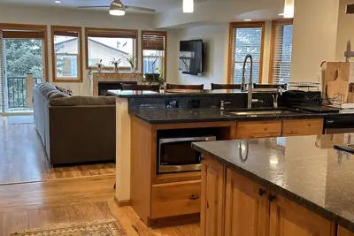 Image de Spacious 3Bed 2. 5Bath  and within 15min to world class skiing.