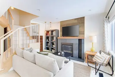 Image de Strathcona. Sleeps 6. Steps from Whyte Ave.