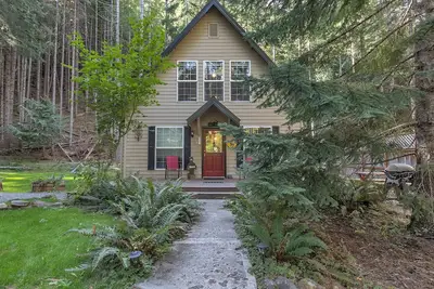 Image de Elk Crossing Cozy Cabin at Crystal Mountain by RedAwning