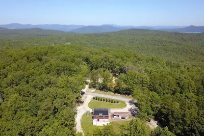 Image de Log Cabin in the Foothills of the Blue Ridge Mountains, Lake Jocassee - Keowee