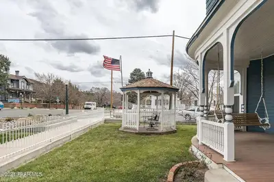 Image de The Queen Victorian historic and 1 block from the town square
