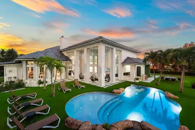 Image de 7 Bedroom Villa with Basketball Court / Lake, More