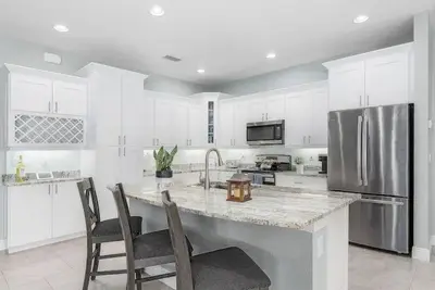 Image de Cheerful 4 bedroom villa pool home on a canal