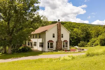Image de 6 Br Country Farmhouse only 2 miles from Skiing