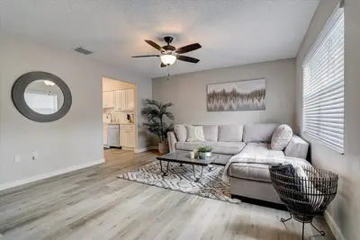 Image de Beautiful and Comfortable 2 Bedroom Home 10 minutes from Beach