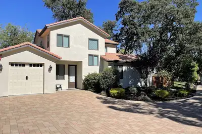 Spacious, secluded & new. Mins from downtown Wc.