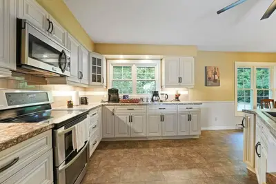 Image de Nimalan · Cozy Waterfront Cottage on Mitchell Lake