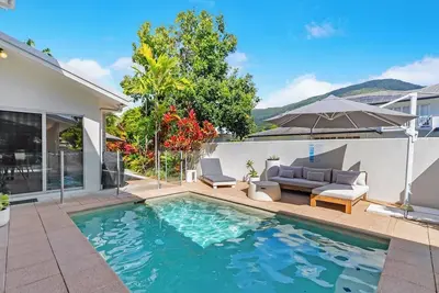 Image de Cove House Coastal Convenience by the Pool