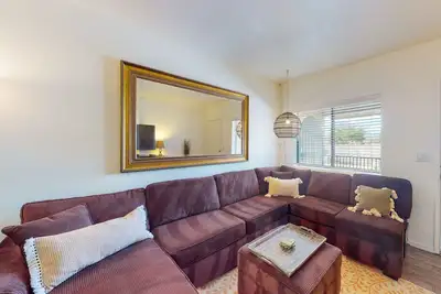 Image de Classic condo with a balcony, washer/dryer, central Ac, pool