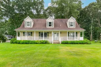 Image de Charming home with fireplace, kayaks, patio, fast WiFi, & washer/dryer-dogs ok