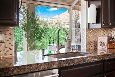 Image de Family friendly home with pool, pool table, games, arcades and equipped kitchen