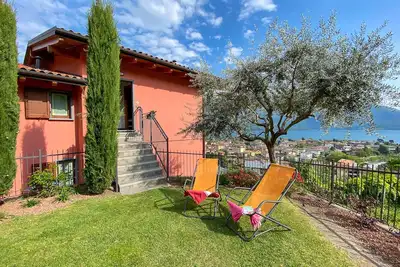 Image de Giardino-Maria Papavero Holiday Apartment with Lake View