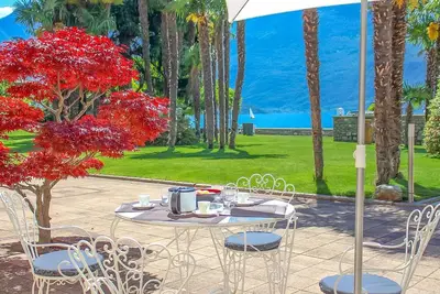 Image de GiardinoLago Azzurro Holiday flat on the lake with pool