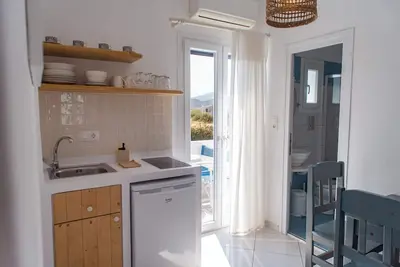 Image de Ikaros Studios - Pool & Jacuzzi, 5 mins from beach