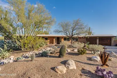 Image de Quiet desert getaway with beautiful views and heated pool, pet-friendly