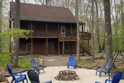 Image de Peaceful woodsy cabin, 5 mins to lake & Wisp! Hot Tub!