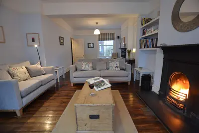 Lavender House, Aldeburgh, pet friendly, with open fire in Aldeburgh