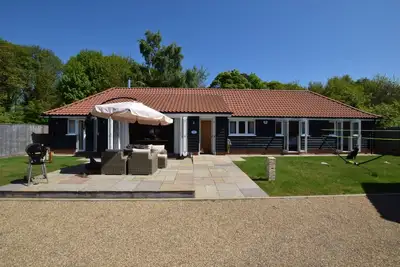 Image de Woodland Lodge, Aldeburgh, pet friendly, with open fire in Aldeburgh