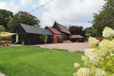 Image de Halcyon Barn, Wissett, pet friendly, with hot tub in Halesworth