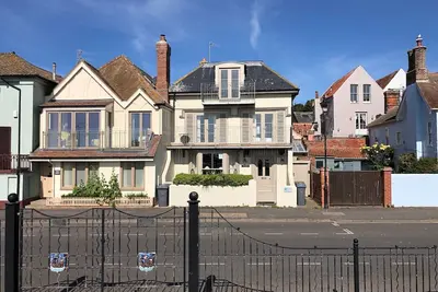 Tamarisk, Aldeburgh, pet friendly, with open fire in Aldeburgh
