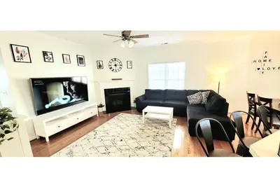 Image de Spacious 4 bed/3 bath home with 2 car garage. Great neighborhood.