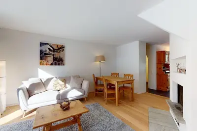 Image de Appartement de 3½ pièces au rez-de-chaussée sur 2 étages, environ 80 m².