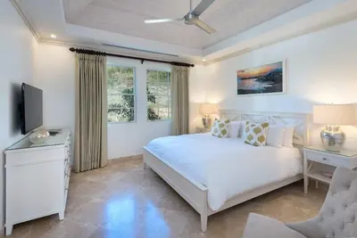 Image de Modern 4-bedroom Villa on Golf Course