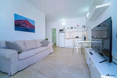 Appartement une chambre lit double et grand salon à Tahiche.