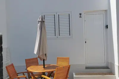 Appartement une chambre avec terrasse dans un complexe de vacances.