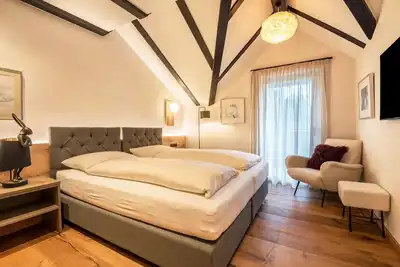 Image de Appartement 'Résidence Skutial - Schlern' avec vue sur les montagnes, balcons et Wi-Fi.