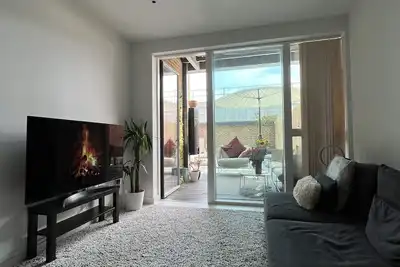 Image de Beautiful West London Condo with Patio