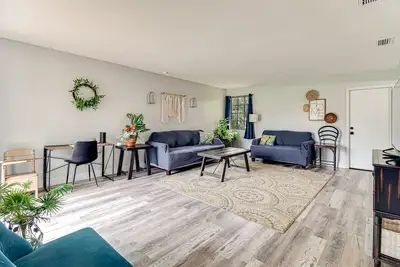 Image de Huge Home, Walk to Downtown Deland! Close to Speedways, SkyDive, Athens Theatre