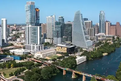 Image de Roomy Hill Country home with fenced yard, grill, covered deck, Ac & washer\/dryer