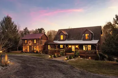 Image de The Royal Cabin | Private Getaway w/ Hot Tub