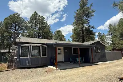 Image de Cobalt Bungalow w/Ac, Fully Fenced Yard, Covered Patio, 4 Smart TVs, W/D, WiFi