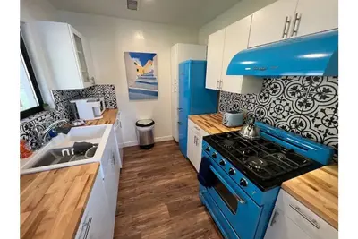 Image de Route 66 Bodacious Bungalow w/Ac, Fully Fenced Yard, W/D, 4 Smart TVs, Downtown