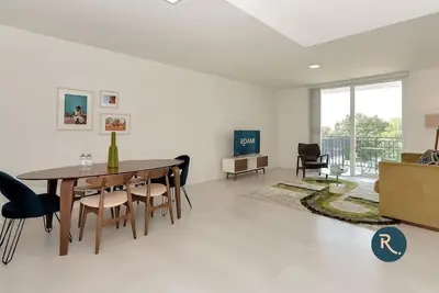 Image de Room to Relax | Miami | Roami at Grove 27