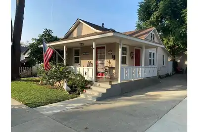 Image de Old Town Americana in the heart of La Verne