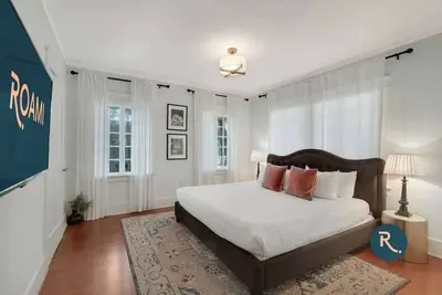 Image de Roami at Mimosa Manor | Pool + Hot Tub |7 Bed Home