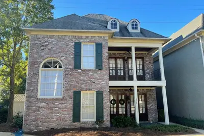 Image de Free Shuttle to Stadium and Square - Each Bd(3) has en suite Br