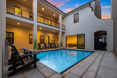 Image de Private Pool, Hot tub, 20 Guests, Central Location