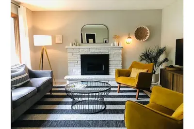 Image de Stylish Lake Harriet home with backyard retreat