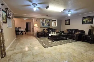 Image de 5 Bedroom with fireplace minutes from Baton Rouge