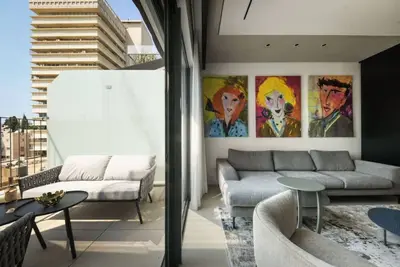 Image de Modern and Vibrant 1br apt with Private Balcony