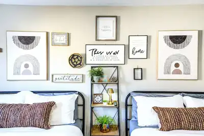 Image de Modern Boho Retreat W/3 Spacious Bedrooms +3Bathrooms +Garage