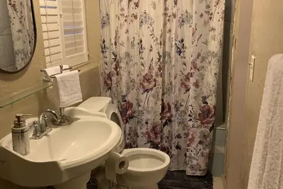 Image de 2 bedroom 1 bath home. In the heart of madera.