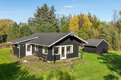 Image de Belle maison à Strandby avec WiFi