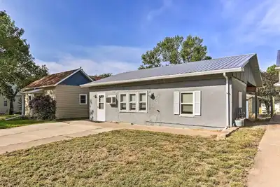 Image de Pet-Friendly Pierre Home w/ Central Location!